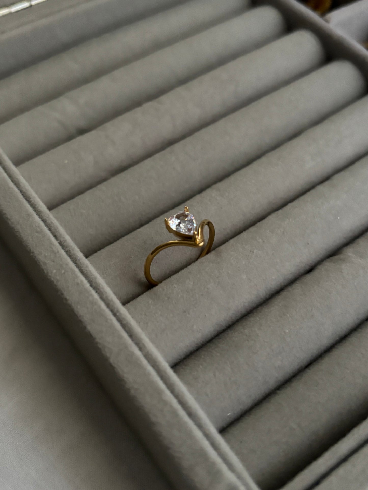 Diamond V Ring