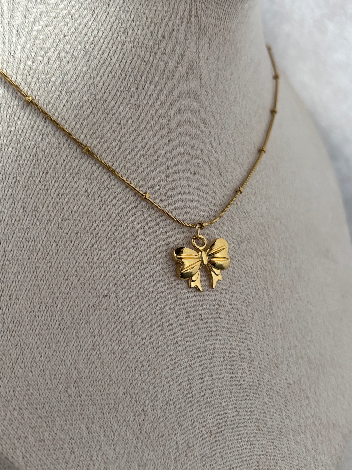 Bow Necklace