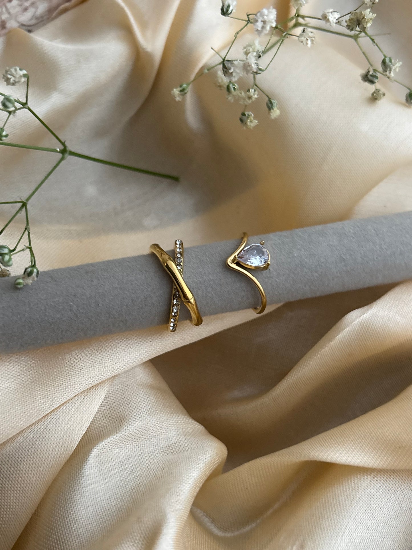 Diamond V Ring