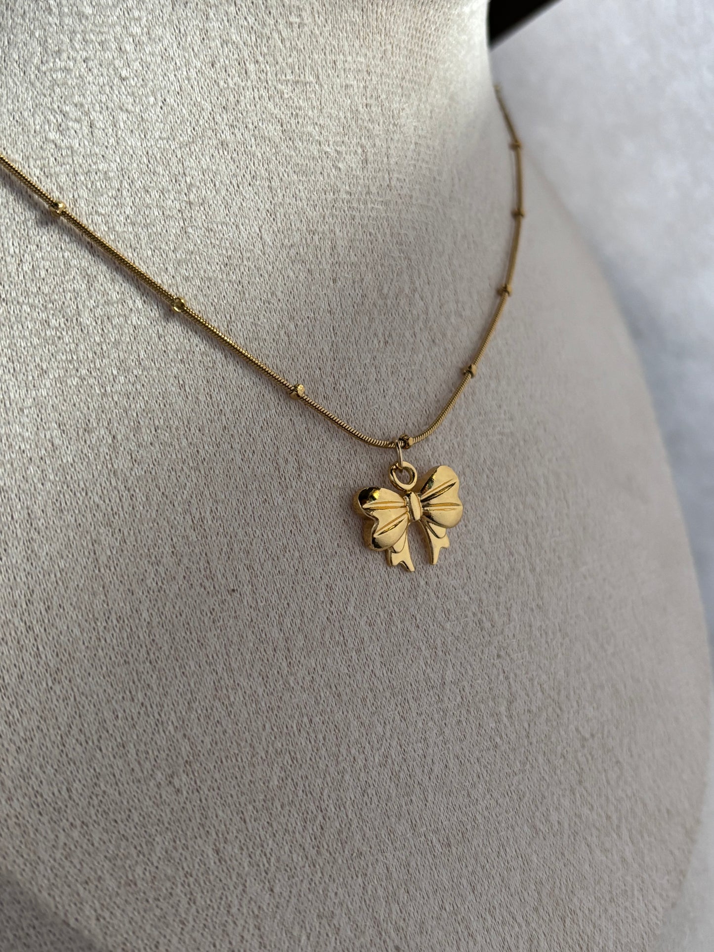 Bow Necklace