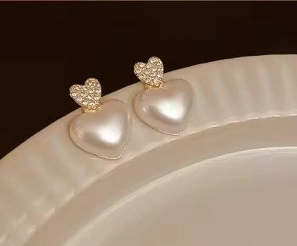 Glittery Pearl Heart Earring