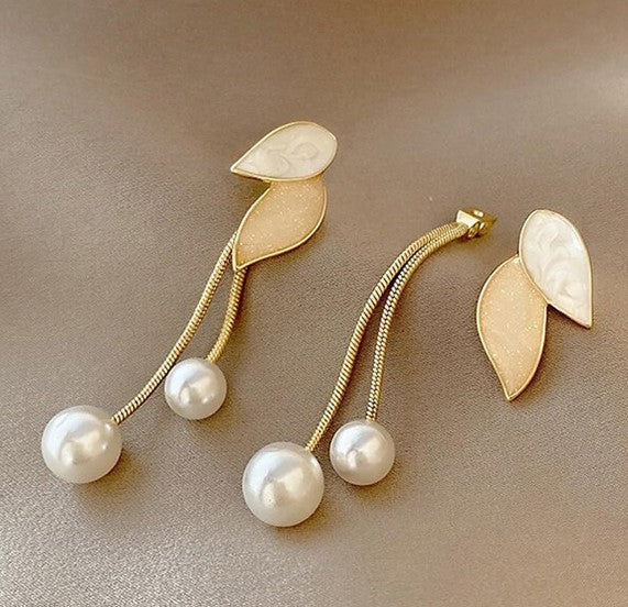 Leaf with hanging Pearls