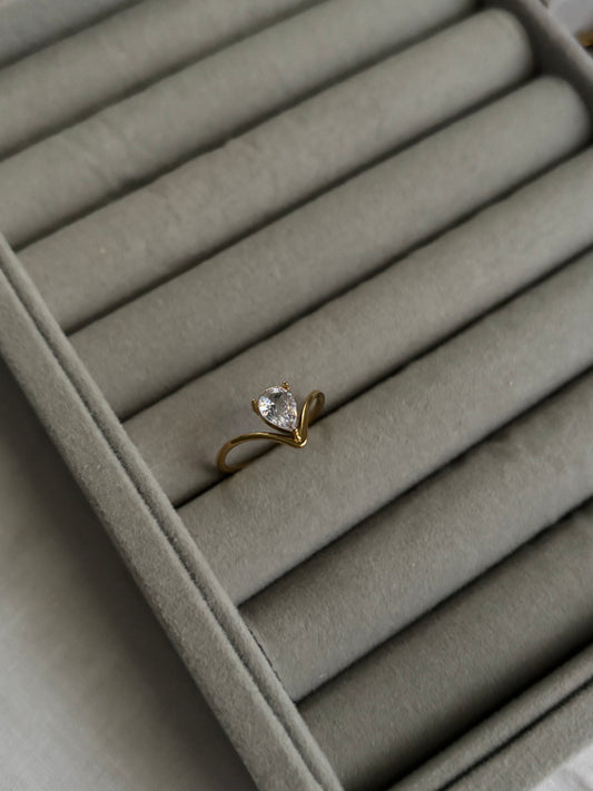 Diamond V Ring