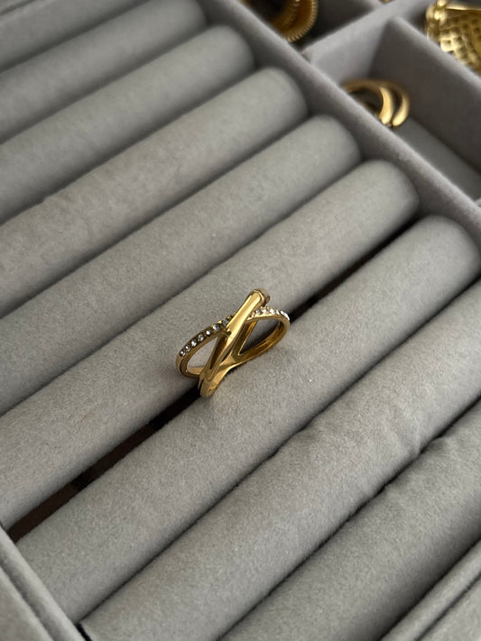Cross-Over Stones Twist Ring