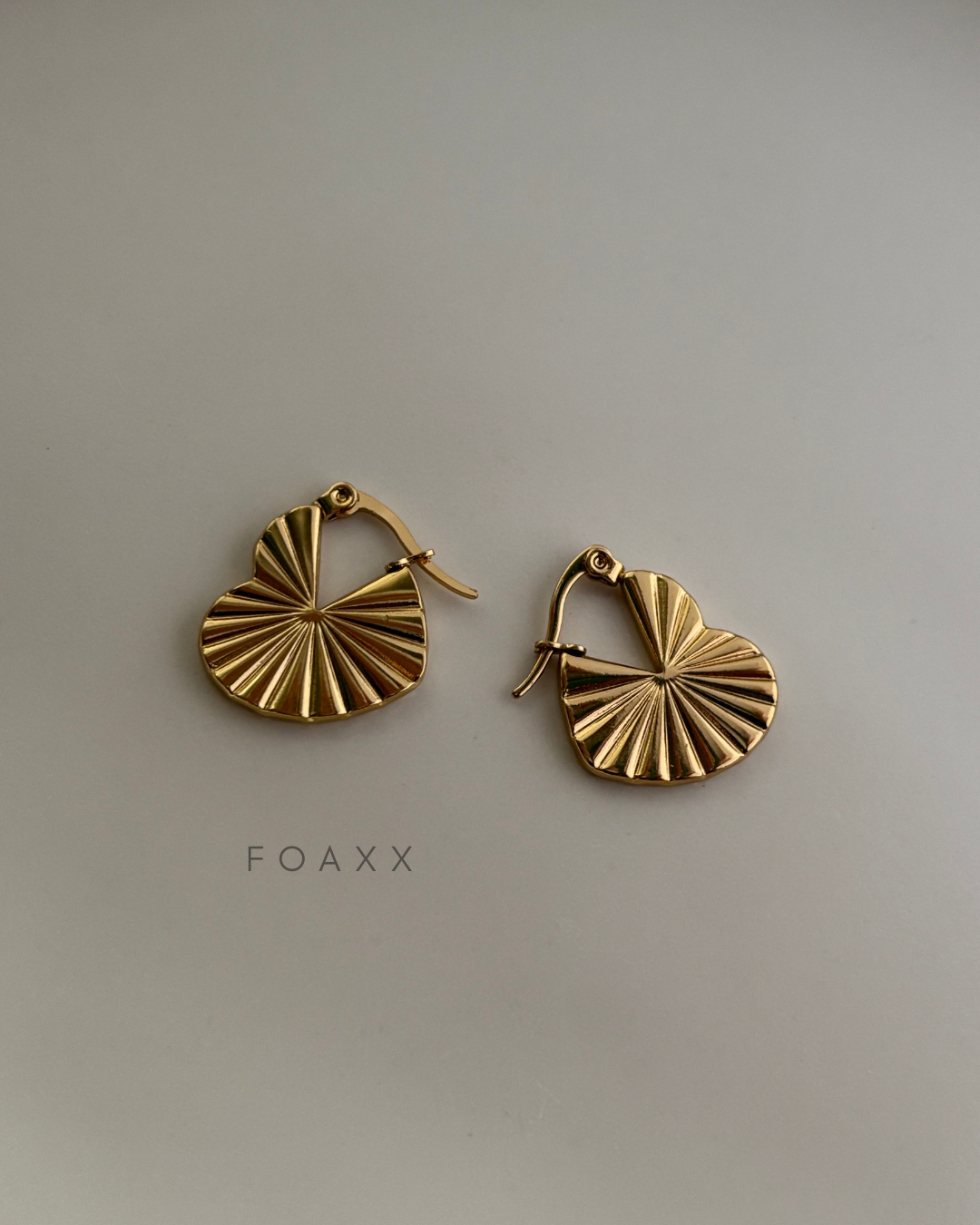 Lustra Heart Golden Hoops