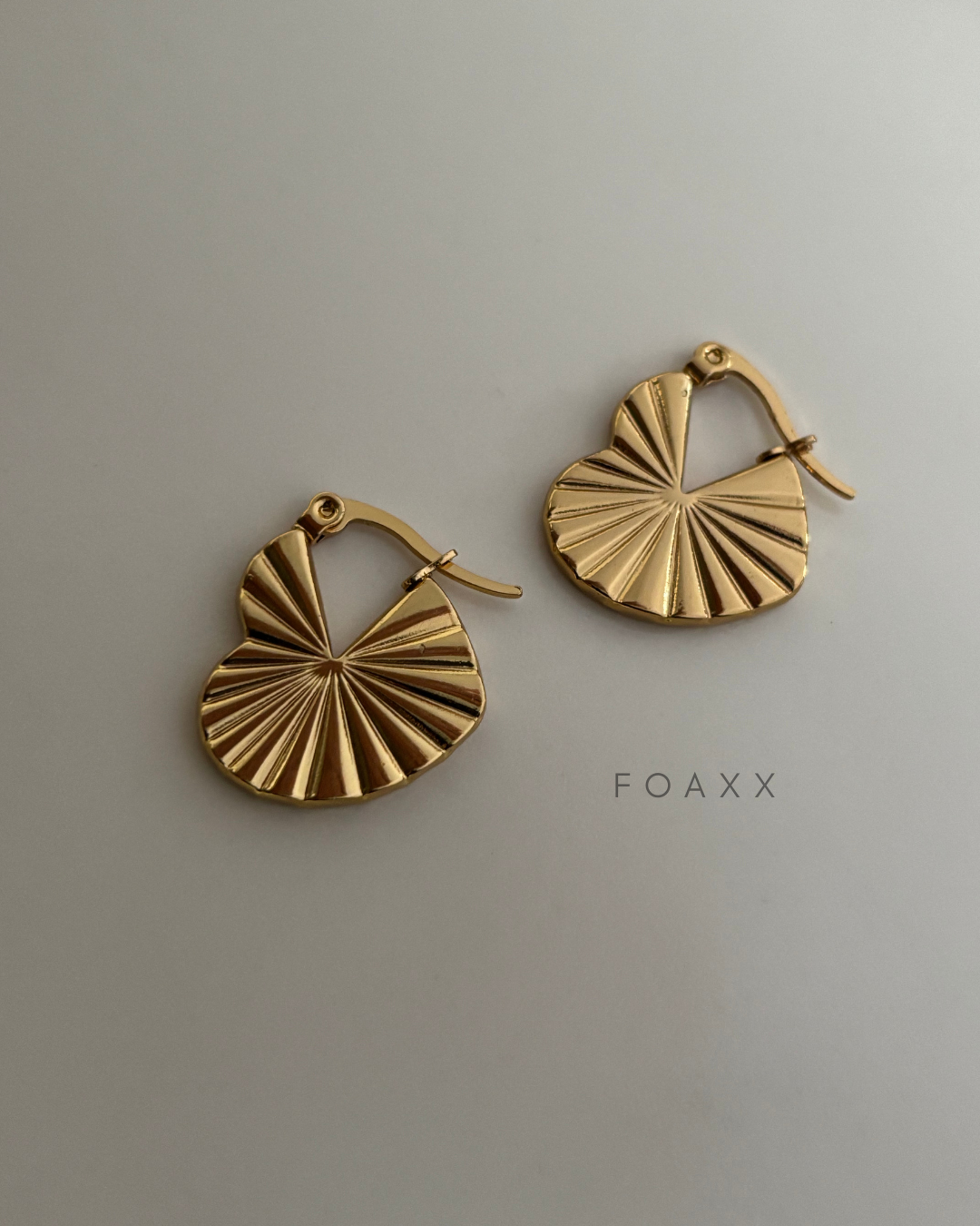 Lustra Heart Golden Hoops