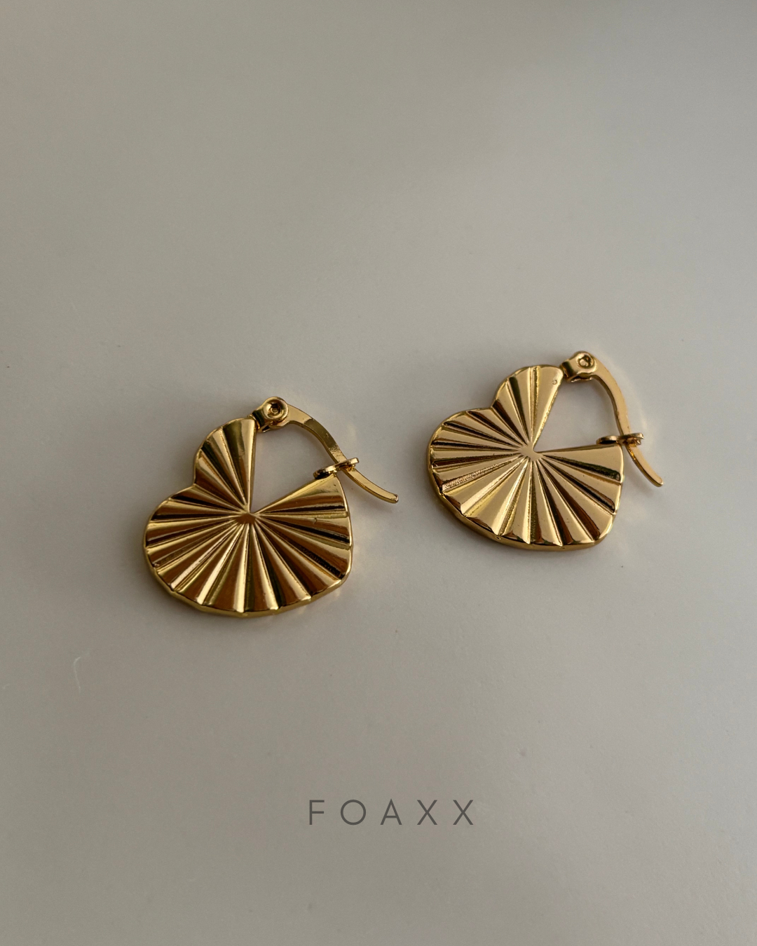 Lustra Heart Golden Hoops