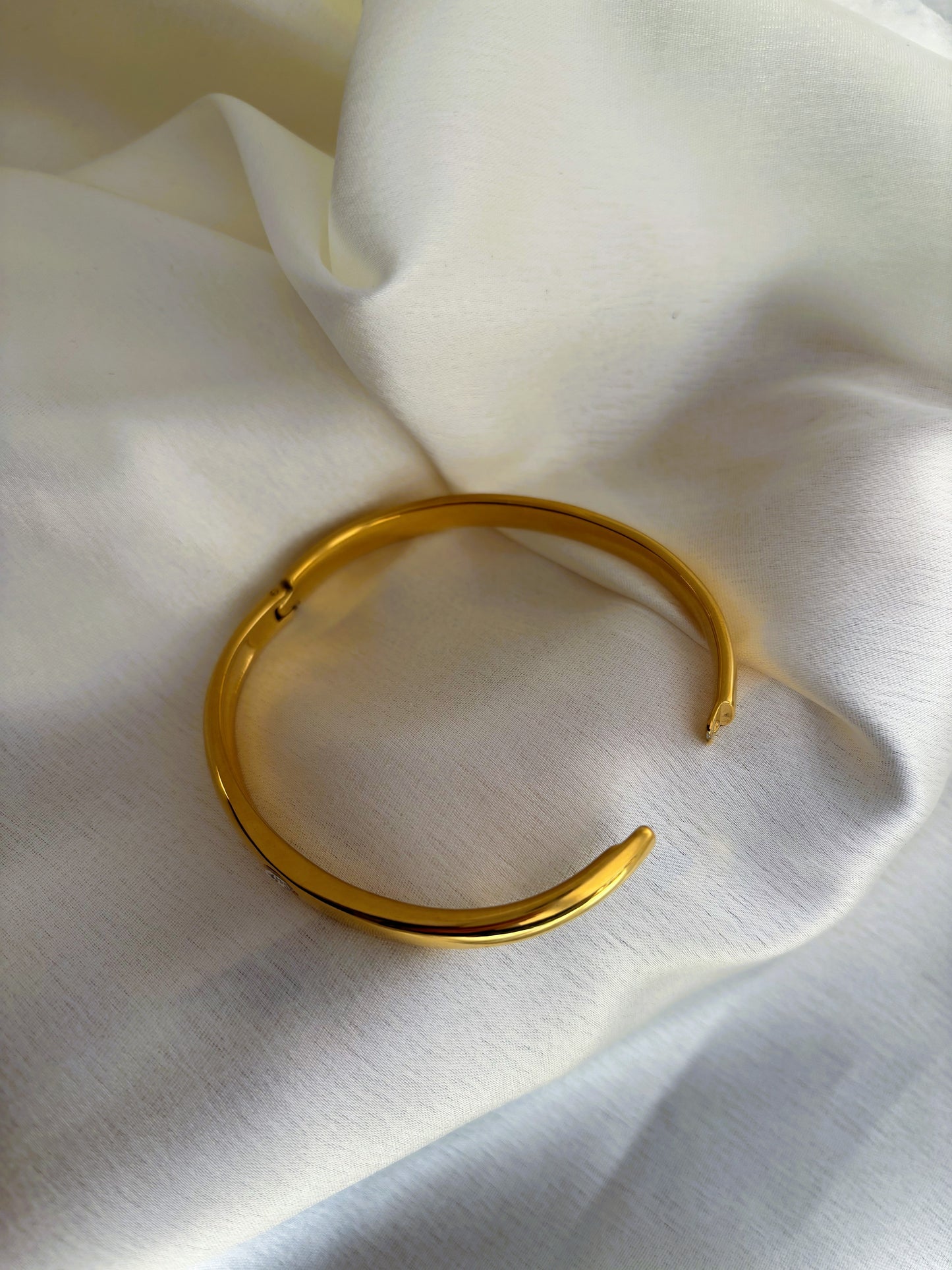 Classic White Stone Bangle Bracelet_4