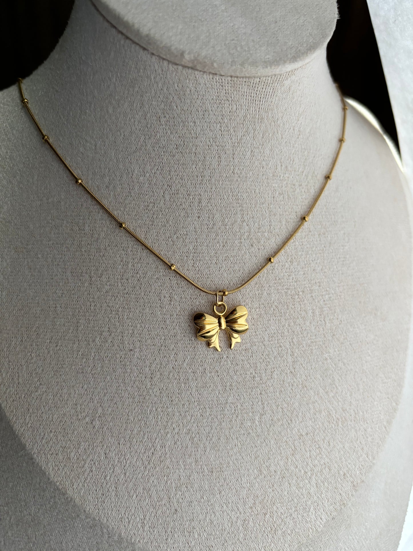 Bow Necklace