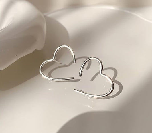 Minimal String Heart Stud