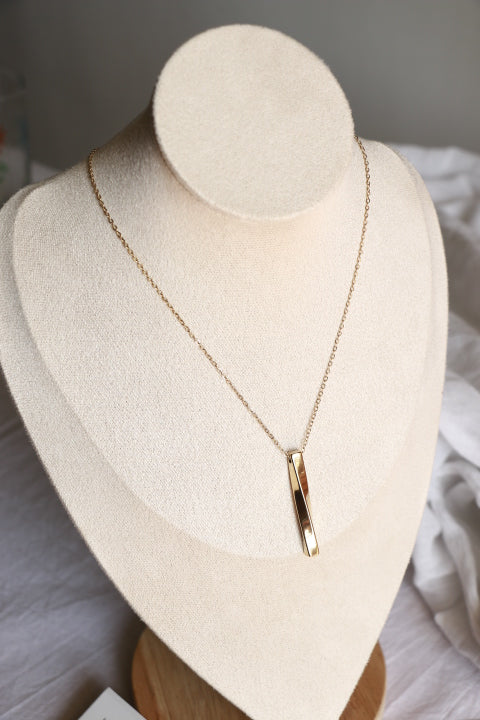 Cora Twisted Cube Necklace