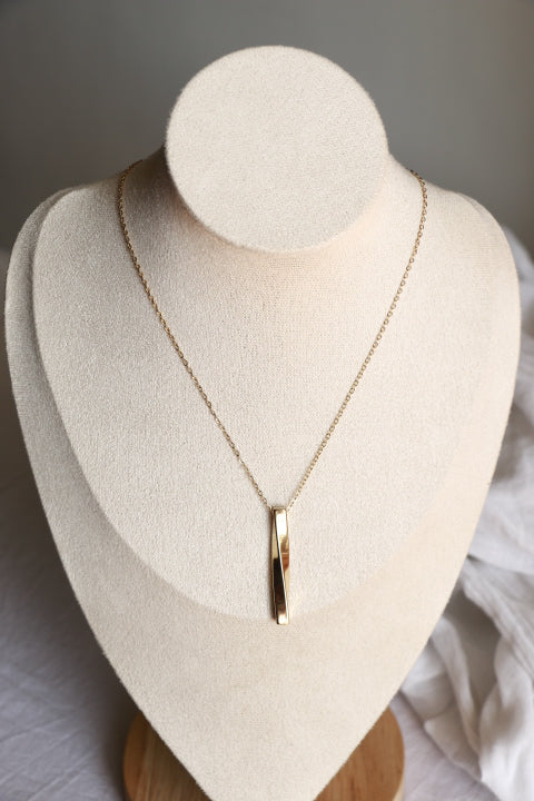 Cora Twisted Cube Necklace