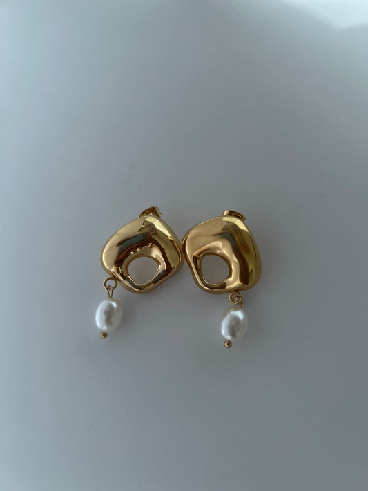 Regal Gold Earrings with Pearl